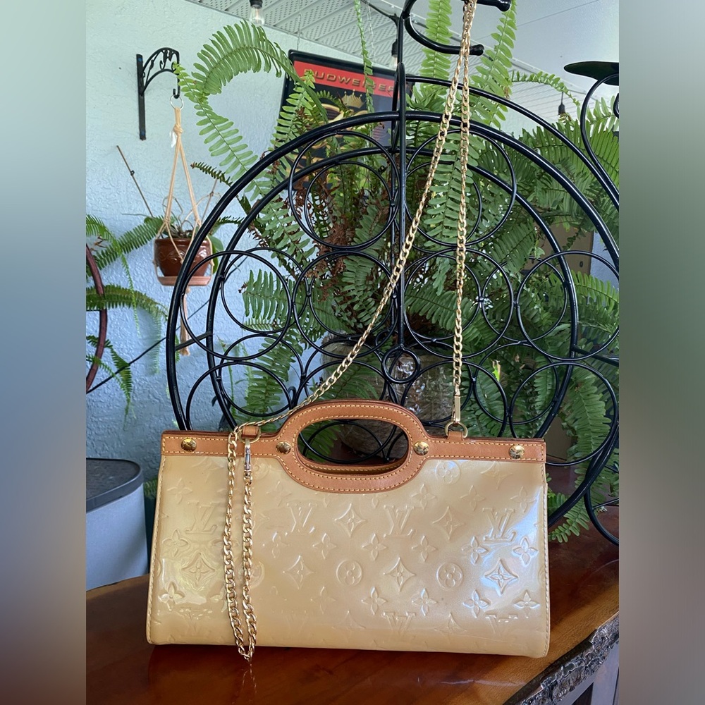 Louis Vuitton Monogram Vernis Roxbury